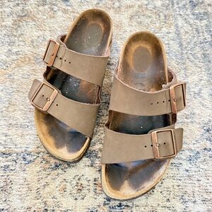 Well Loved Birkenstock Arizona in Mocha